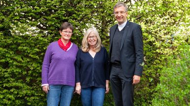 Bischof Gerber begleitet Ärztin und Pflegerin der „Kleinen Riesen Nordhessen“